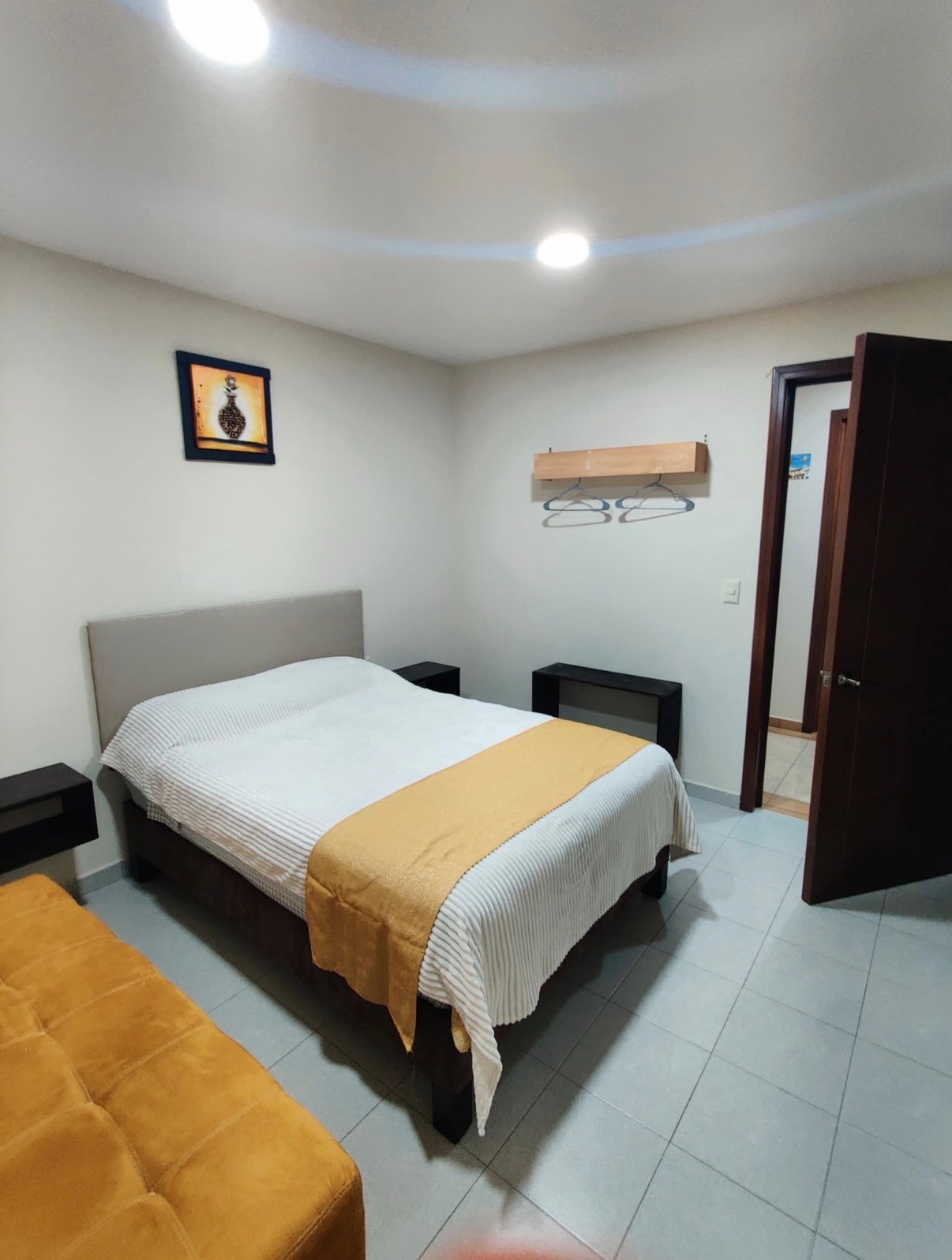 Habitación Matrimonial con cama principal y vista general del espacio.