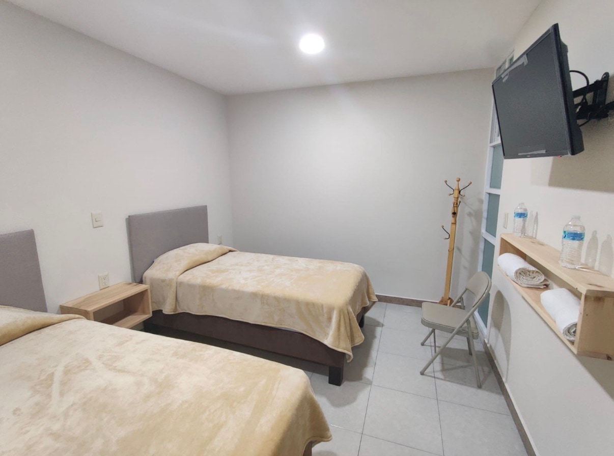 Habitación Twin con dos camas individuales y vista principal.